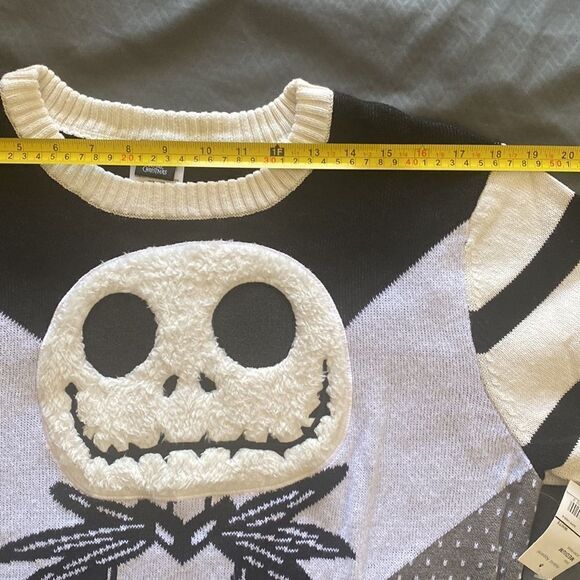 DISNEY TIM BURTON’S The Nightmare Before Christmas Women’s Sweater Size M NWT - Picture 5 of 8